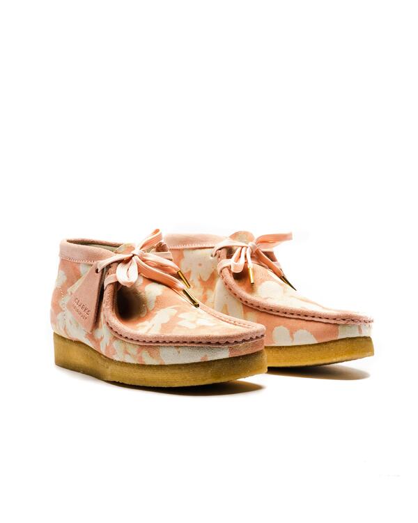 clarks-wmns-wallabee-boot-pink